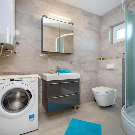 Holiday home Cozy In With Jacuzzi