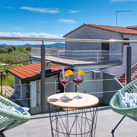 Holiday home Cozy In With Jacuzzi *