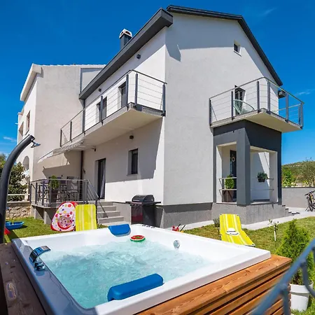 Cozy In With Jacuzzi * Turanj